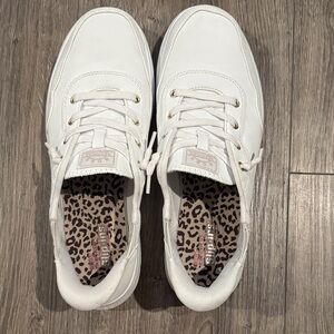 Women’s White Bob’s Sketchers Hands Free Slip-Ins: Skip Cute - B Cute Classic